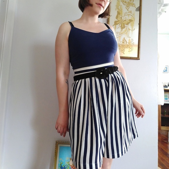 Vintage high waisted striped flowy shorts - Picture 3 of 5